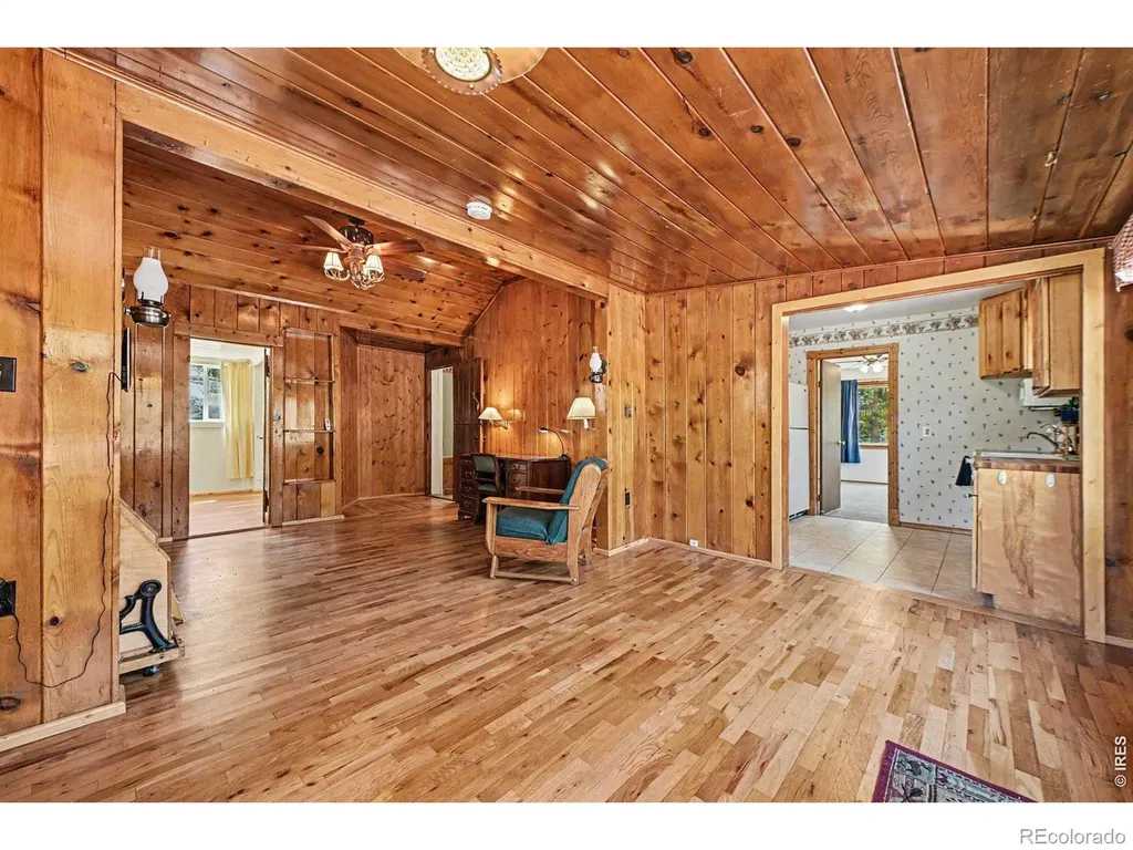 19 Pipers Canyon Rd Road Glen Haven CO 80532