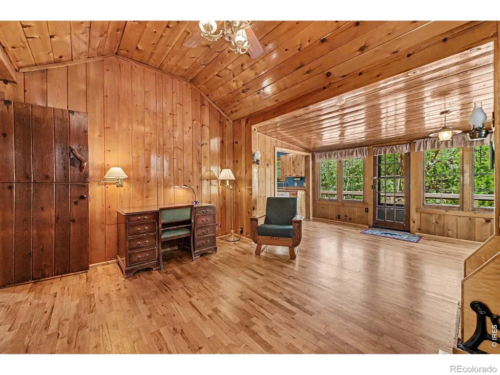 19 Pipers Canyon Rd Road Glen Haven CO 80532