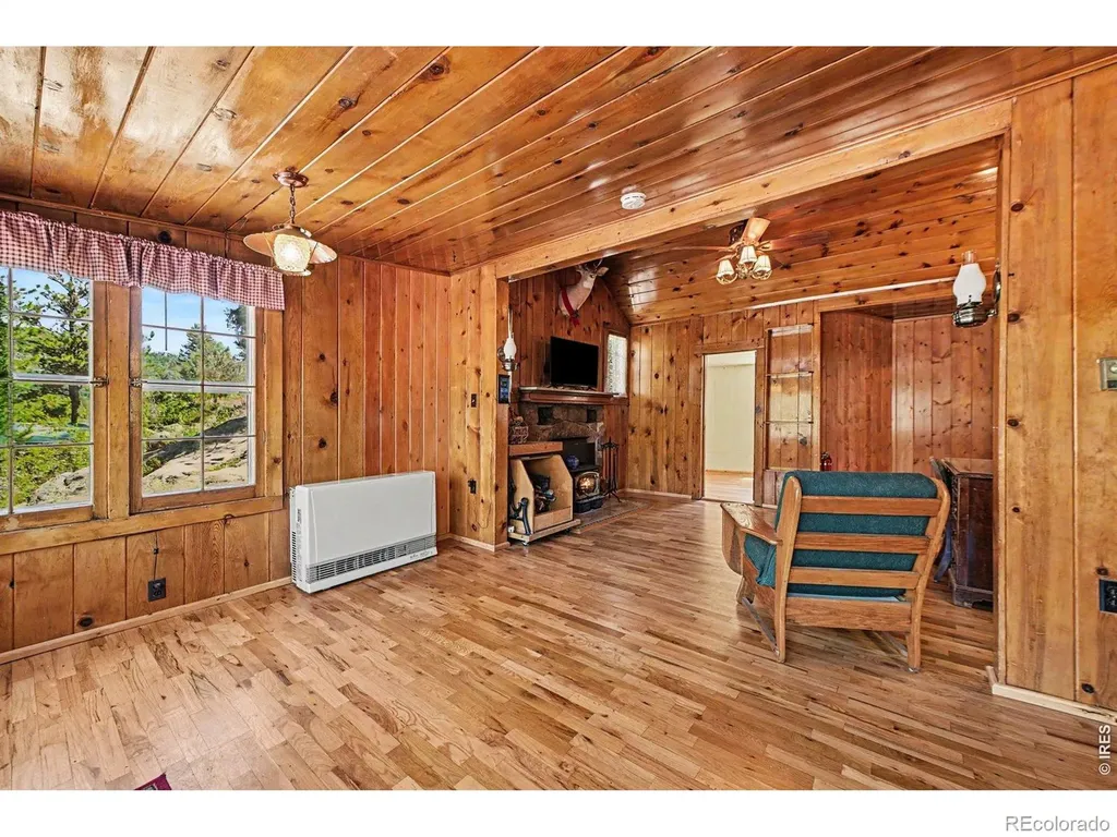 19 Pipers Canyon Rd Road Glen Haven CO 80532