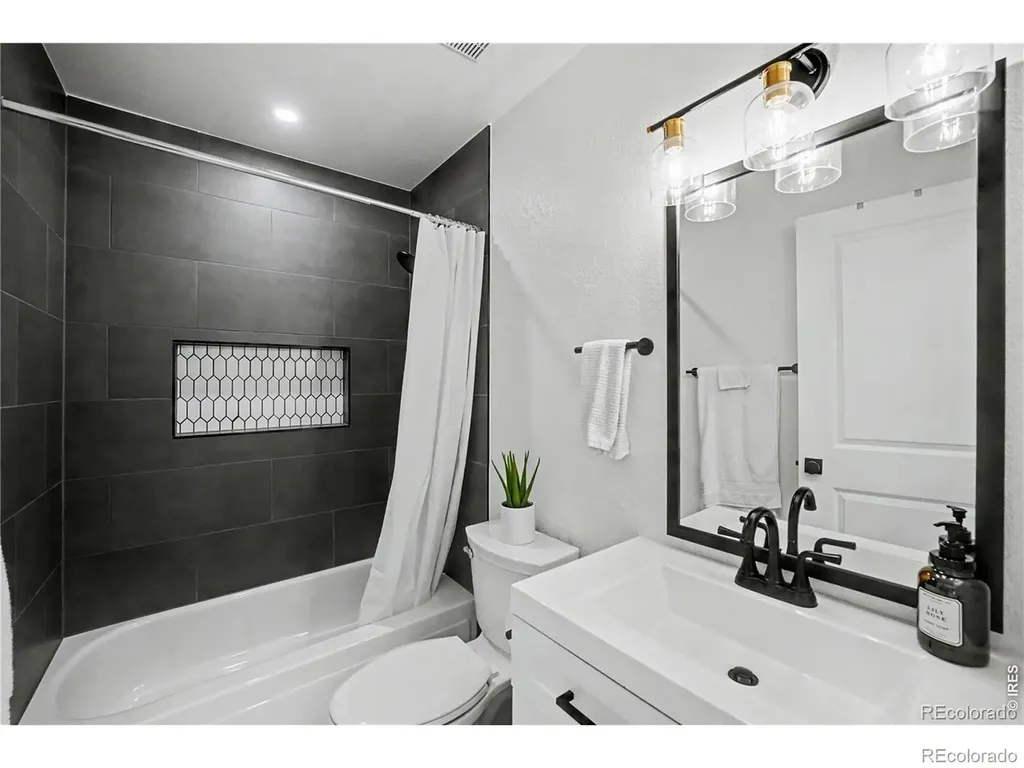 8975 W 89th Place Broomfield CO 80021