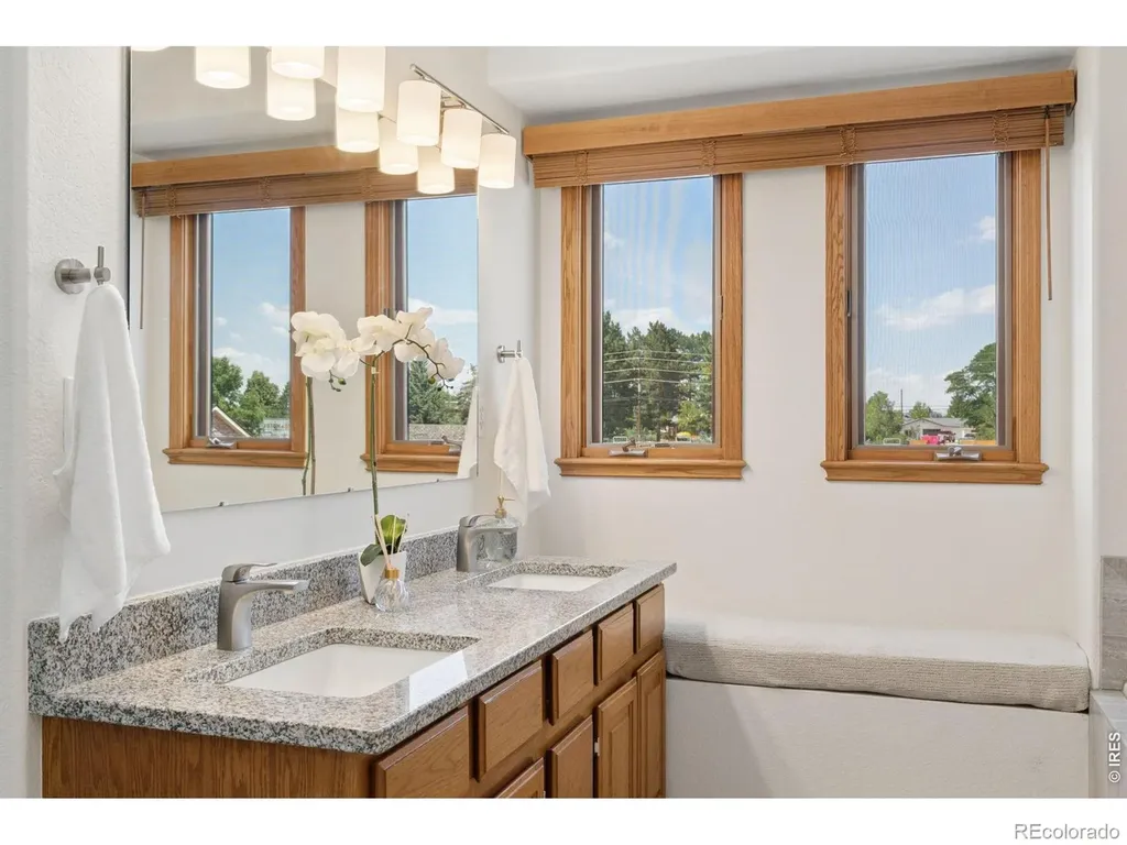 2413 Willow Lane Longmont CO 80503