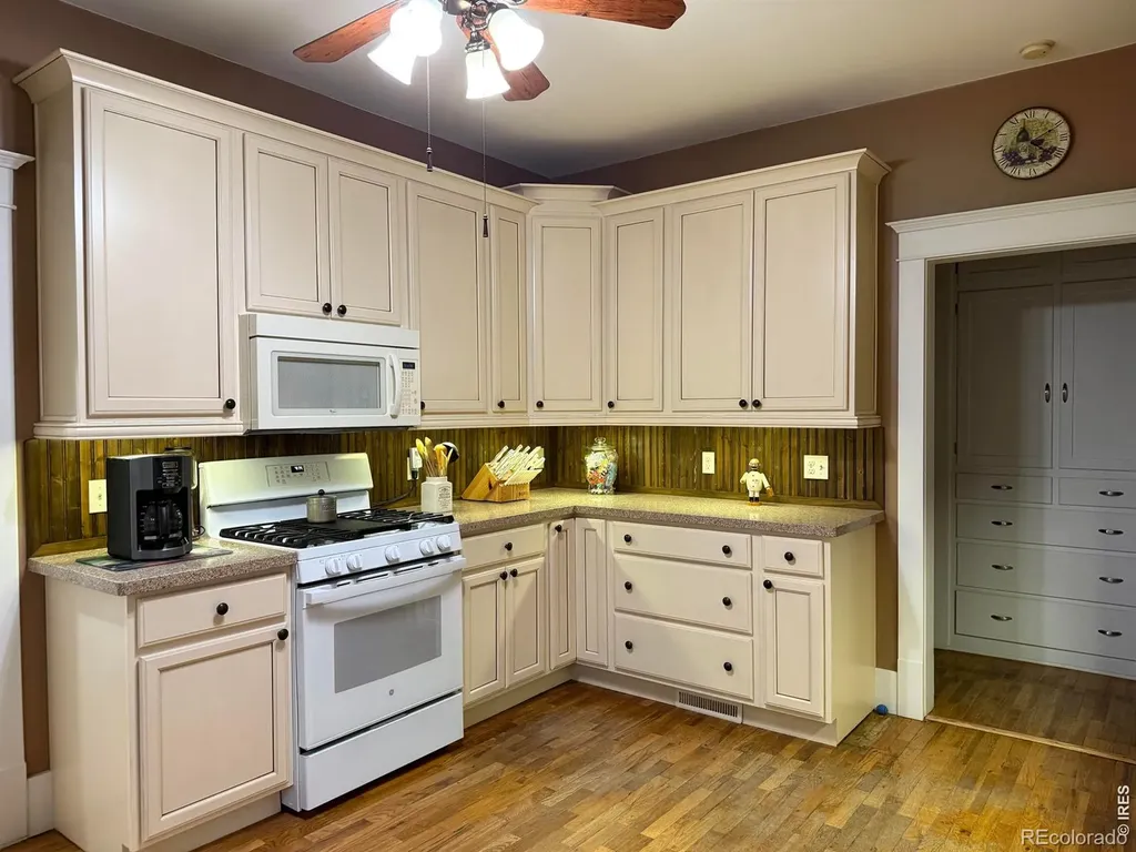 324 S Bowman Avenue Holyoke CO 80734