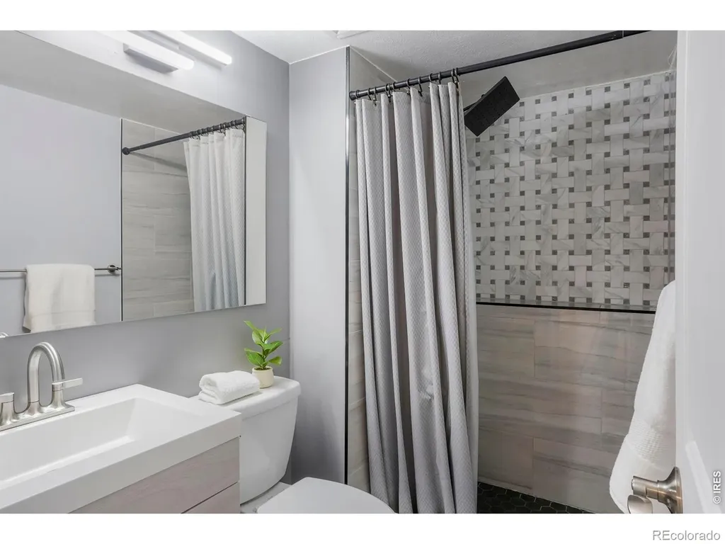 2460 Sunset Drive Longmont CO 80501