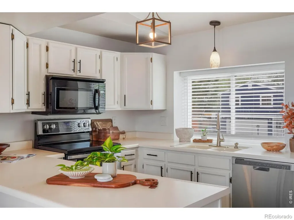 2460 Sunset Drive Longmont CO 80501