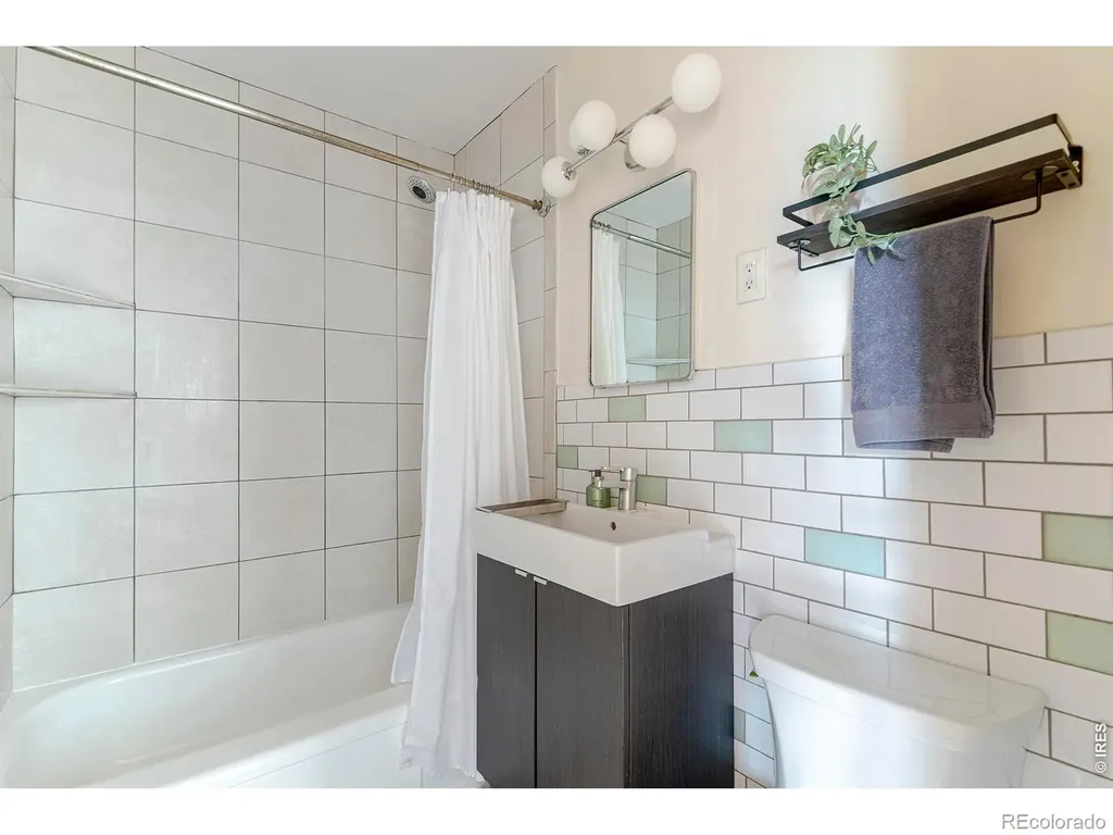 1221 Gay Street Longmont CO 80501