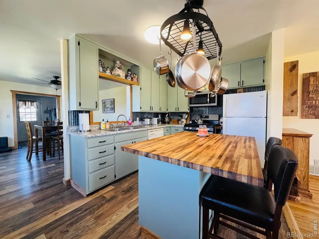 652 Washington Street Walden CO 80480