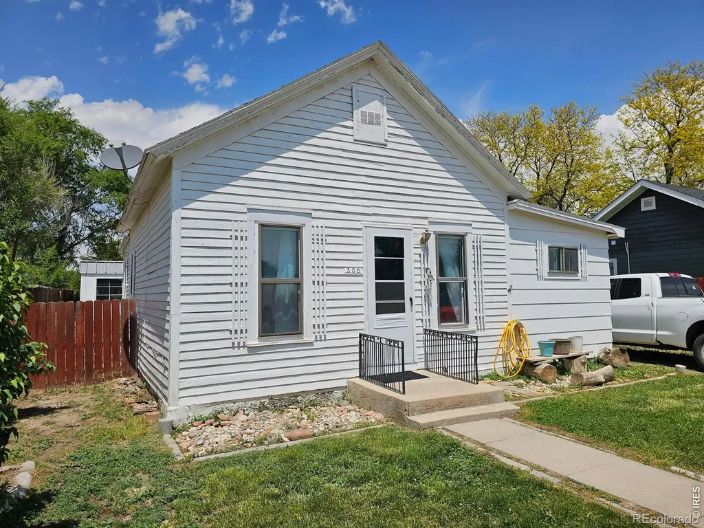305 W 1st Avenue Iliff CO 80736