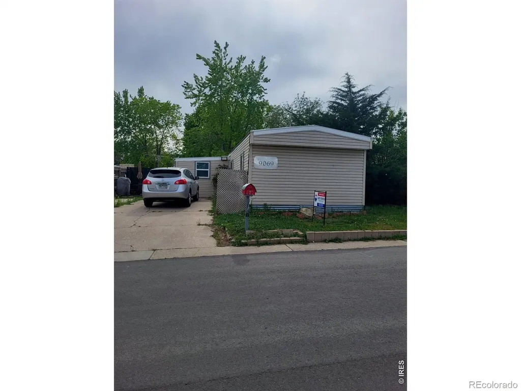 9069 Mandel Street Denver CO 80260