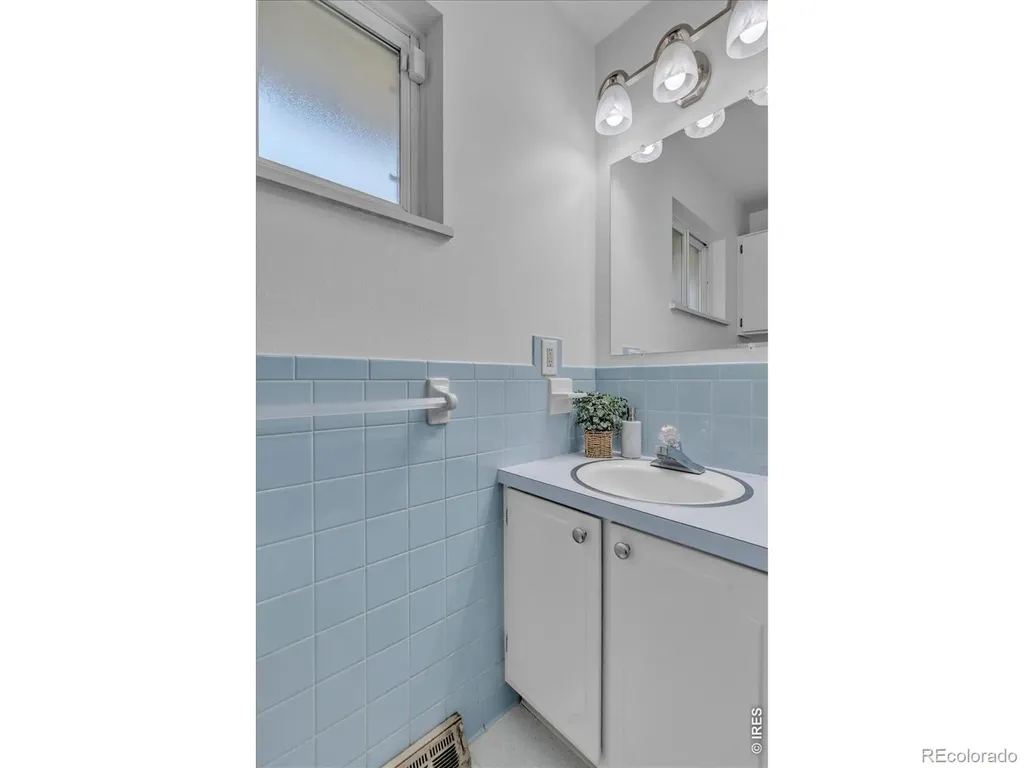 2652 Mountain View Avenue Longmont CO 80503