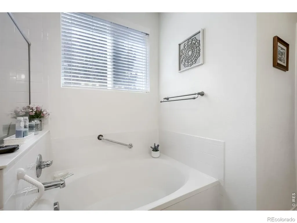 537 Peregrine Circle Longmont CO 80504