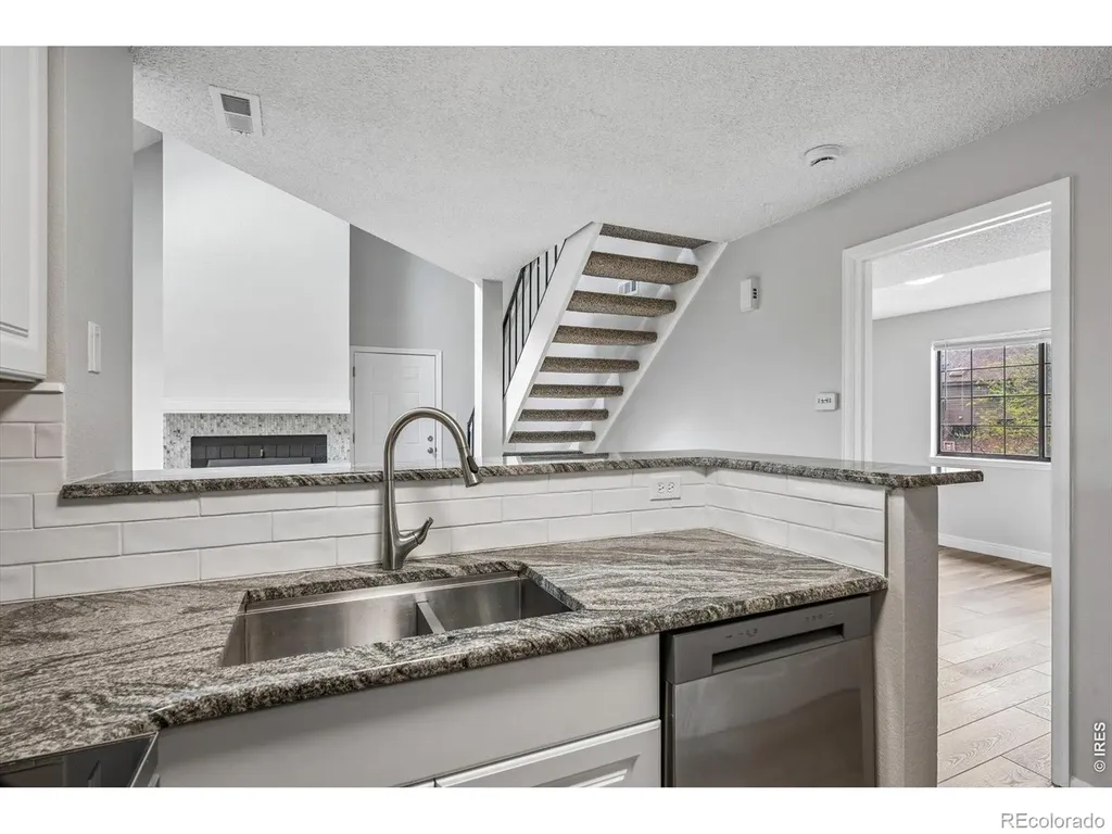 844 S Vance Street Lakewood CO 80226