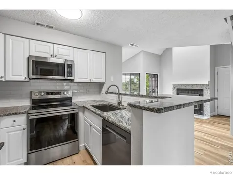 844 S Vance Street Lakewood CO 80226