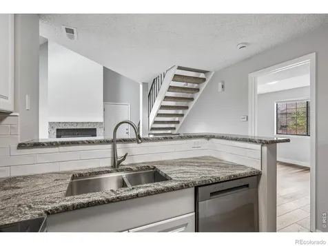 844 S Vance Street Lakewood CO 80226