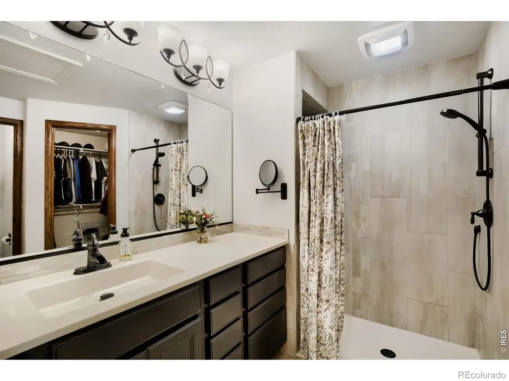 1512 Willowbrook Drive Longmont CO 80504