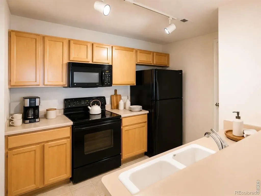 5255 Memphis Street Denver CO 80239