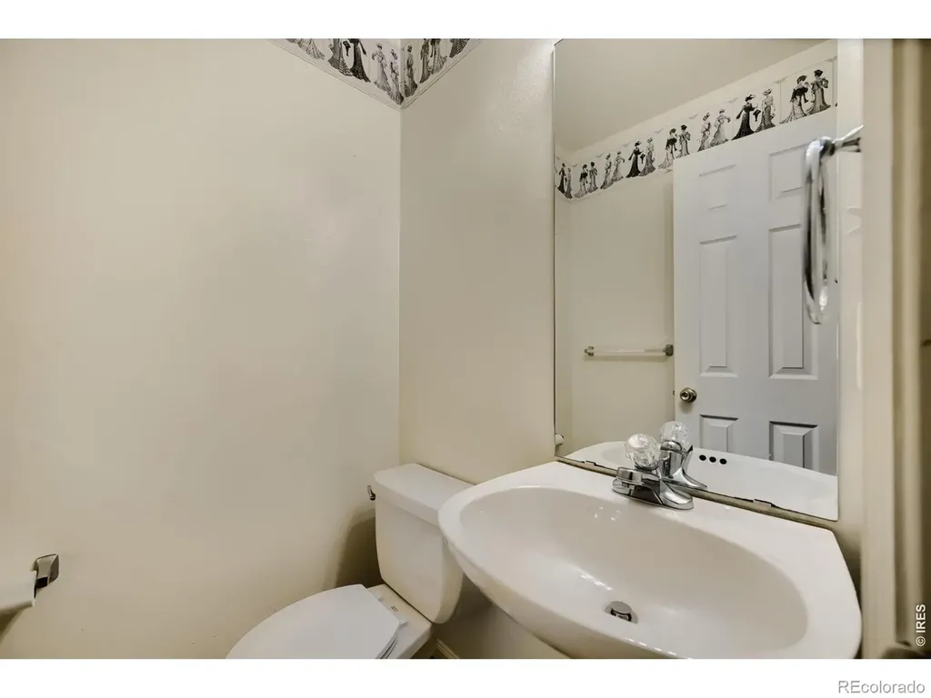 2112 Meadow Court Longmont CO 80501