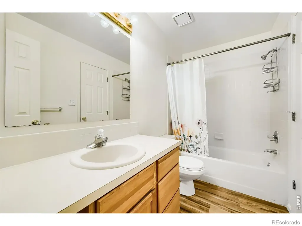2112 Meadow Court Longmont CO 80501
