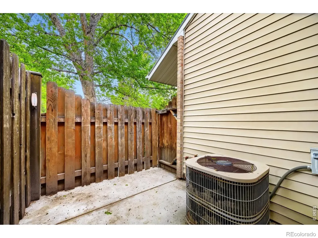 2112 Meadow Court Longmont CO 80501