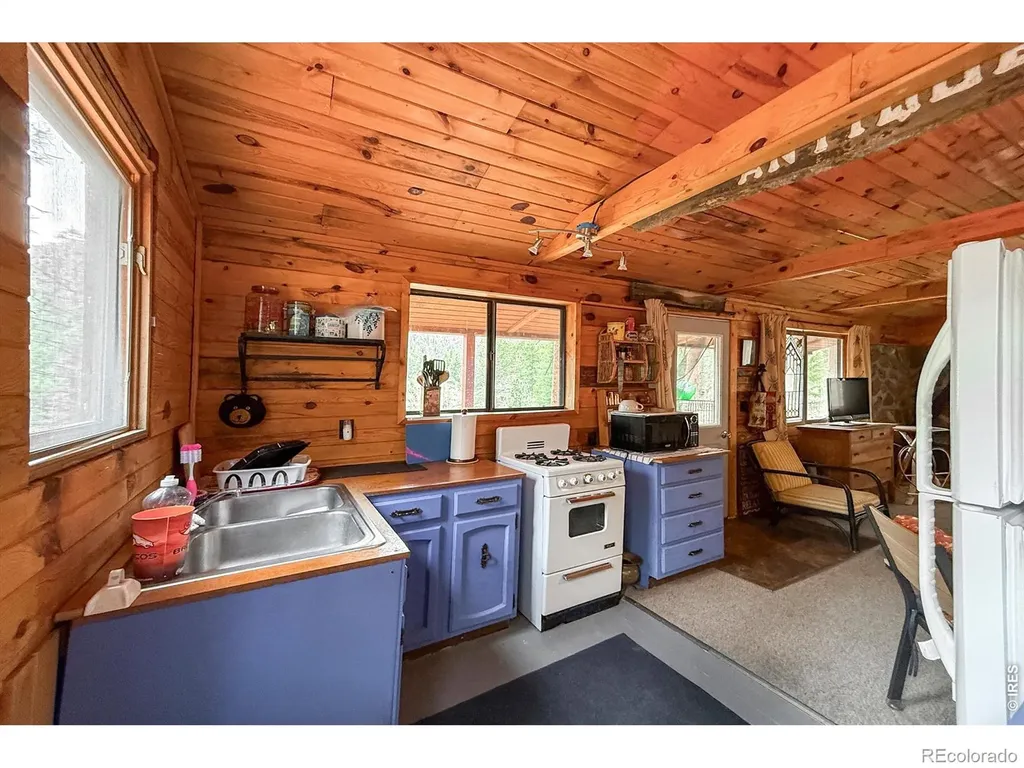 2508 Riverside Drive Lyons CO 80540