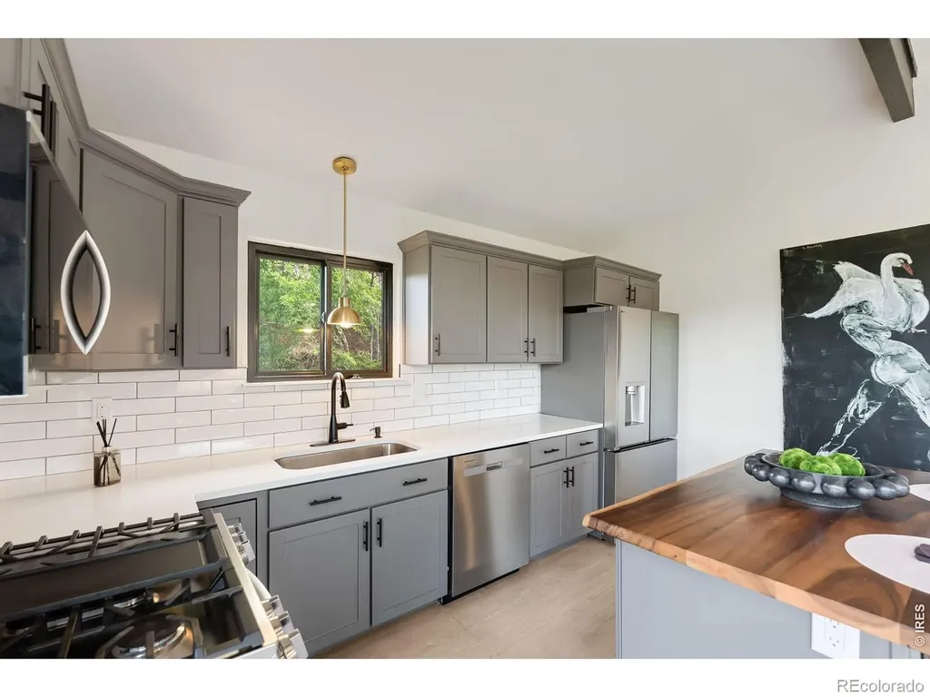 926 4th Avenue Lyons CO 80540