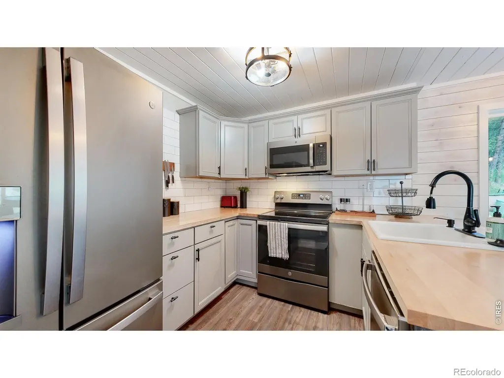 1268 Spring Valley Road Bellvue CO 80512