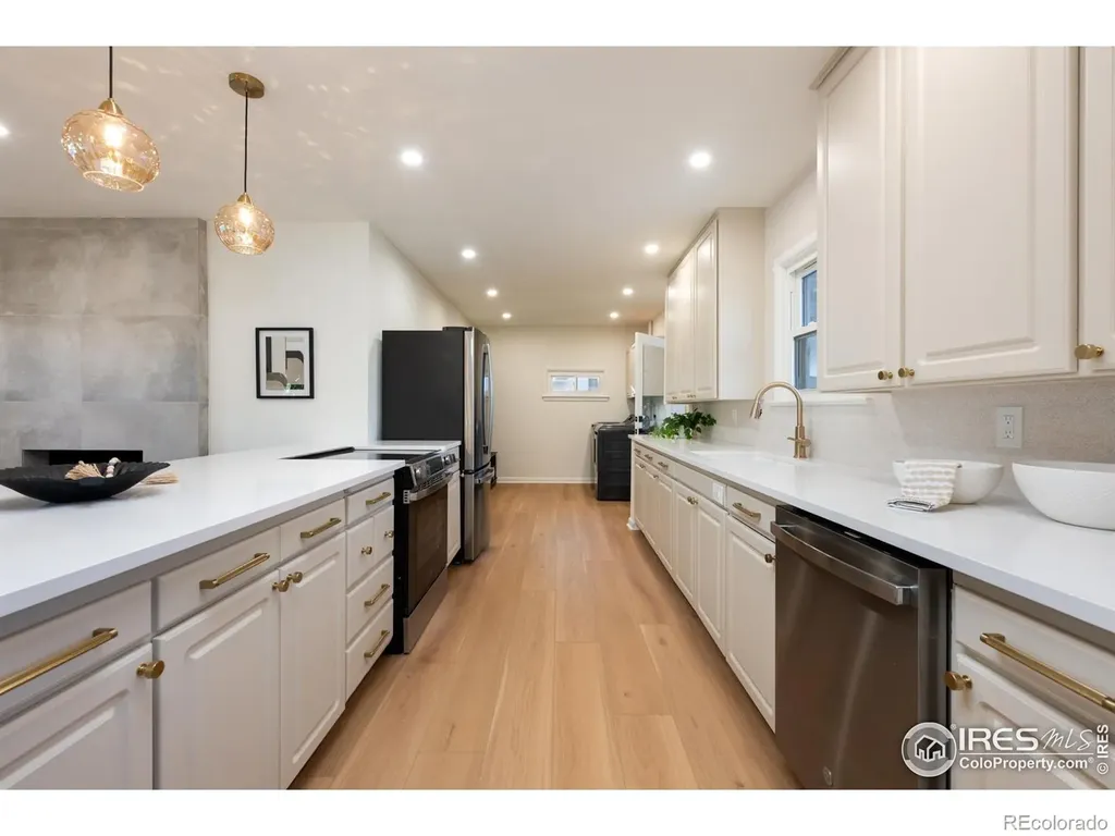 6 Sunset Circle Longmont CO 80501