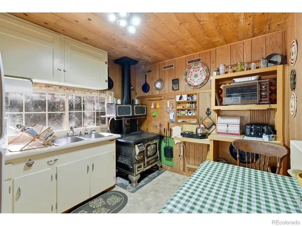 2476 Riverside Drive Lyons CO 80540