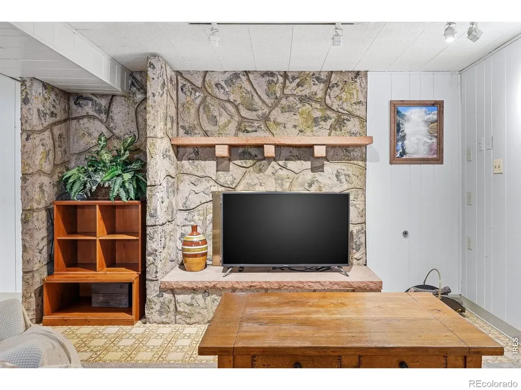 11 James Circle Longmont CO 80501