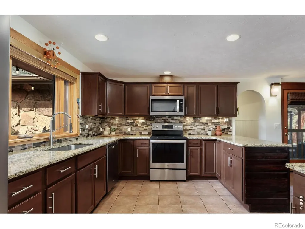 655 Kiowa Road Lyons CO 80540