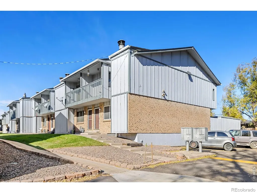 548 Vance Street Lakewood CO 80226