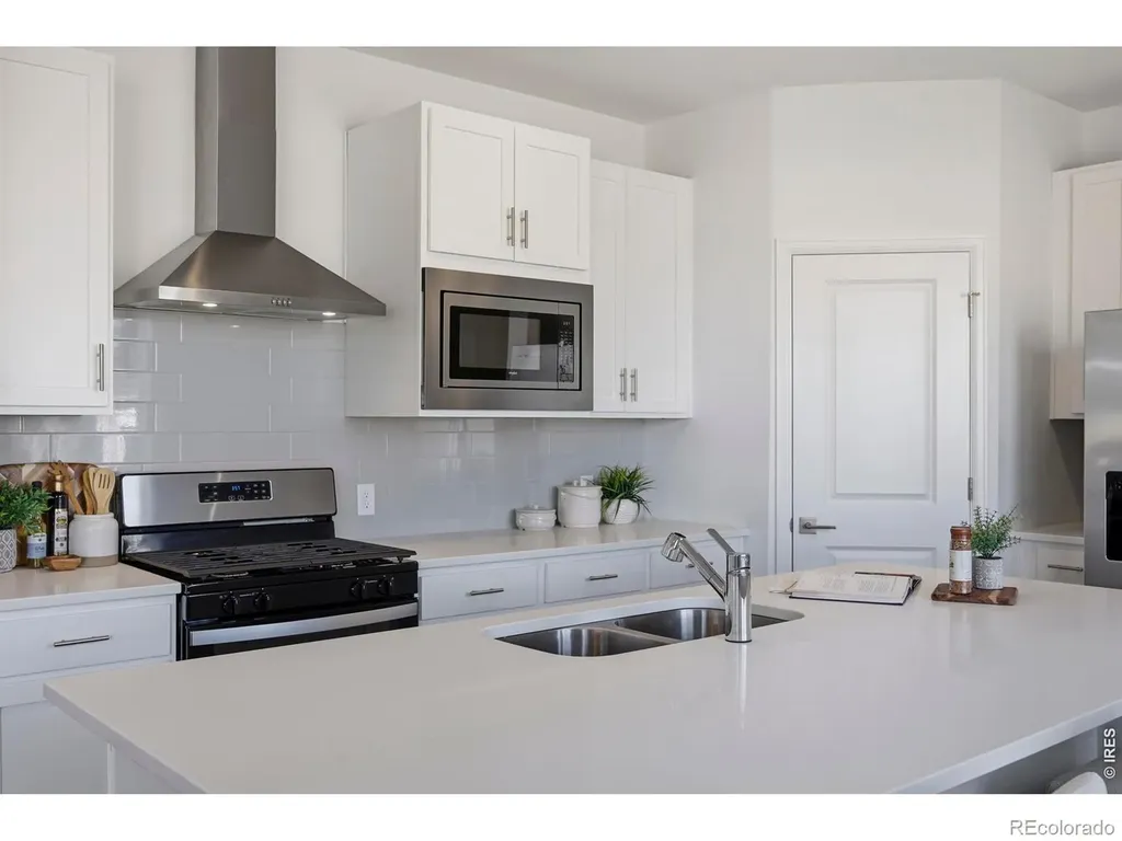 438 Overbrook Lane Longmont CO 80504