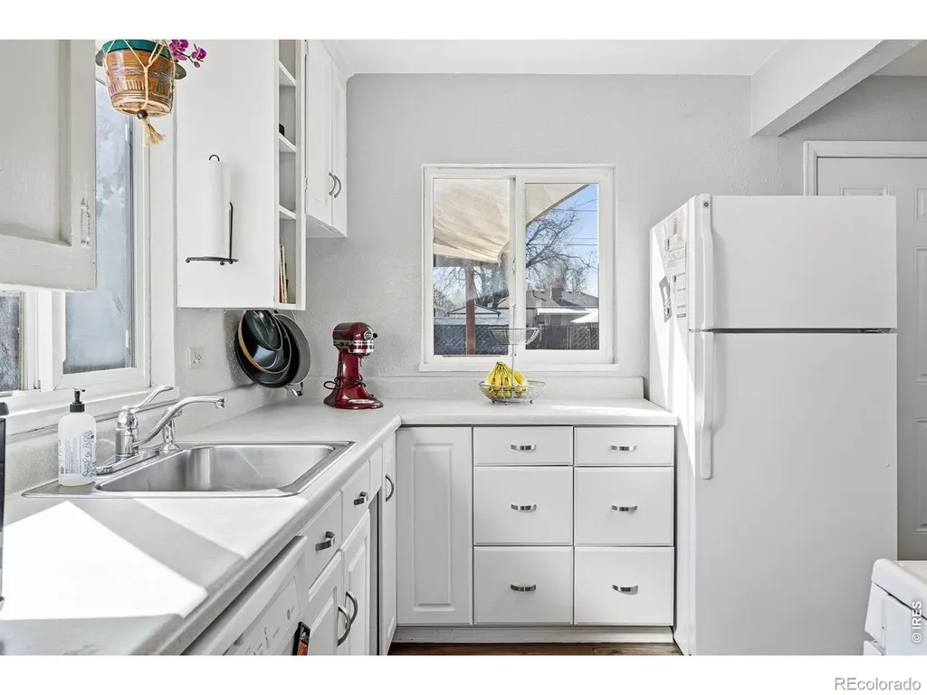 2057 Ironton Street Aurora CO 80010