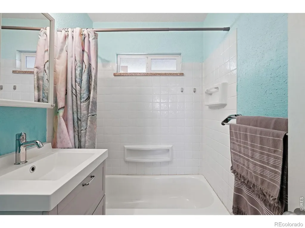 2057 Ironton Street Aurora CO 80010