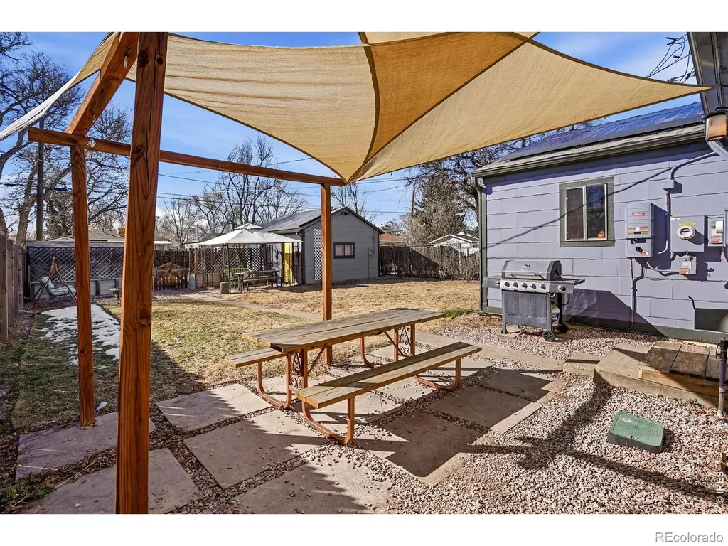 2057 Ironton Street Aurora CO 80010