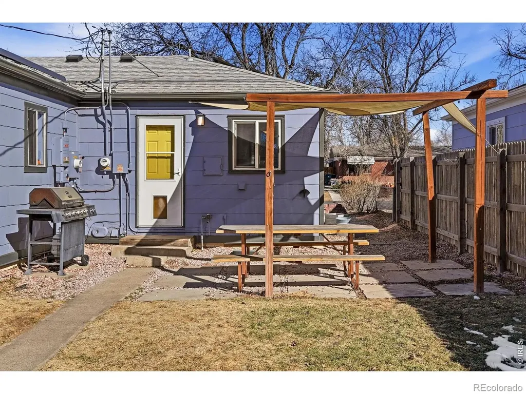 2057 Ironton Street Aurora CO 80010