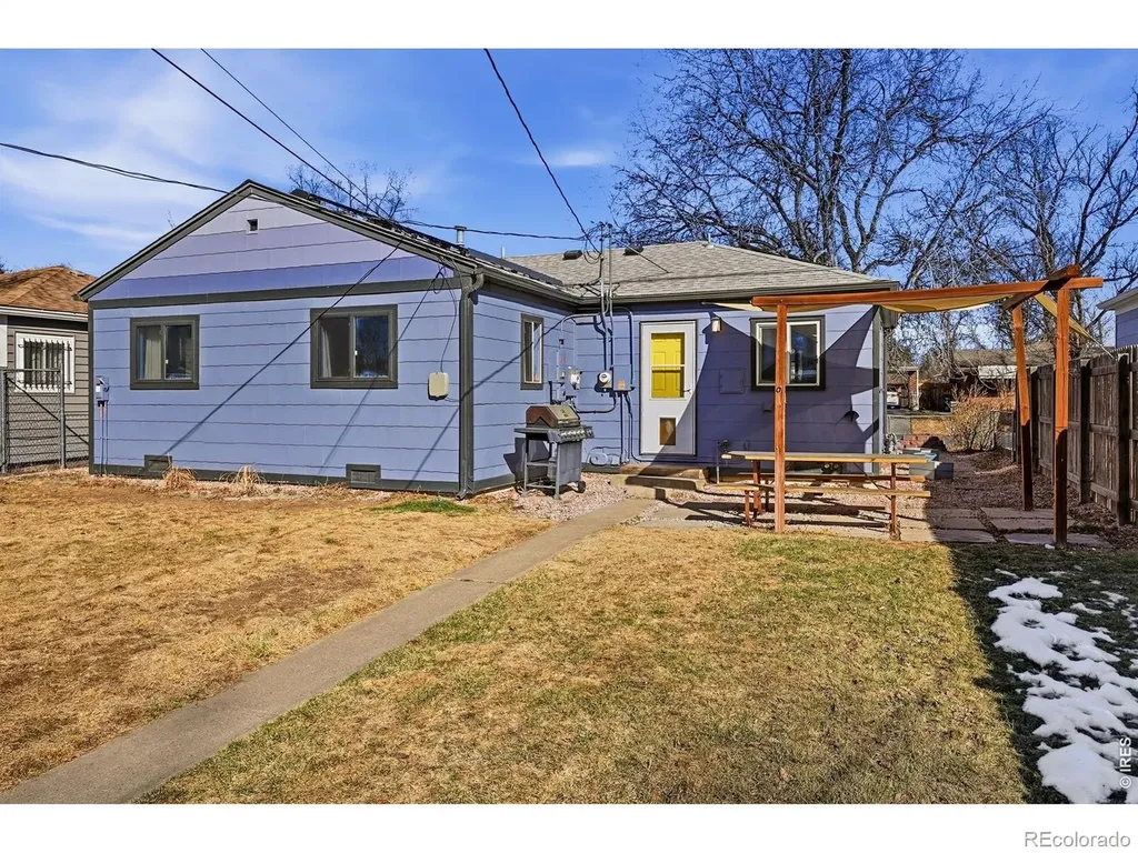 2057 Ironton Street Aurora CO 80010