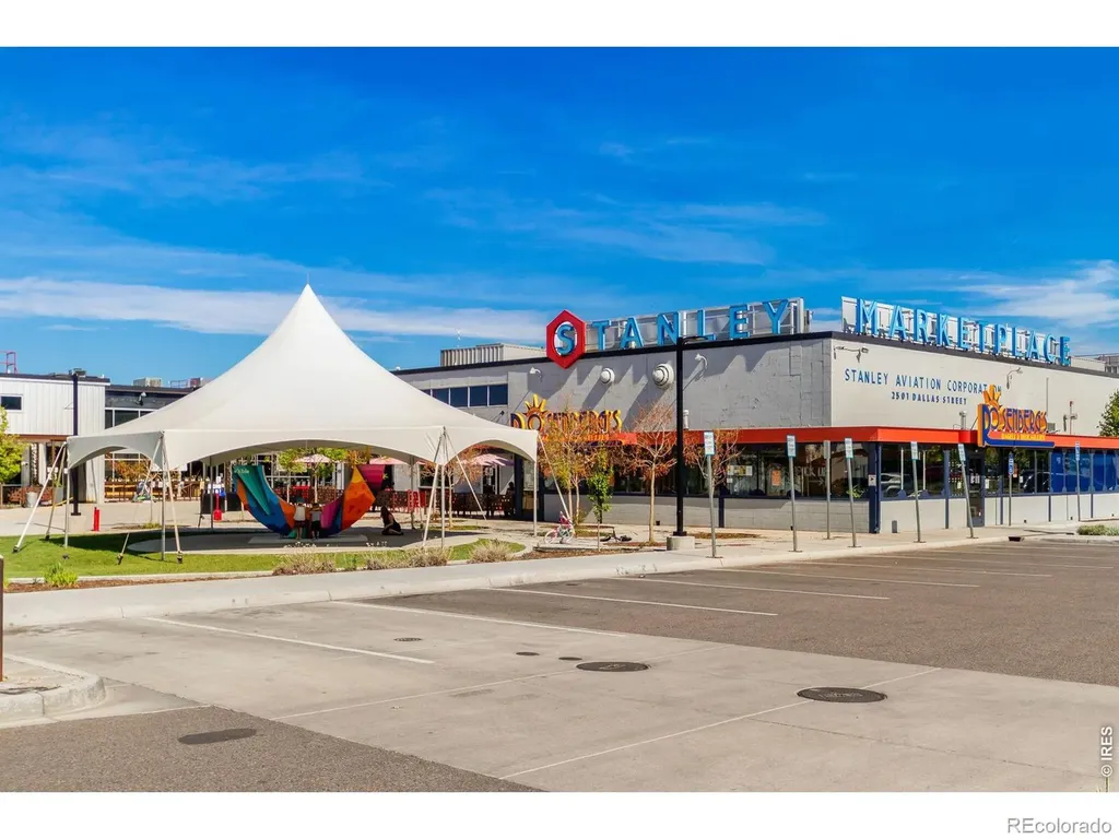 2057 Ironton Street Aurora CO 80010