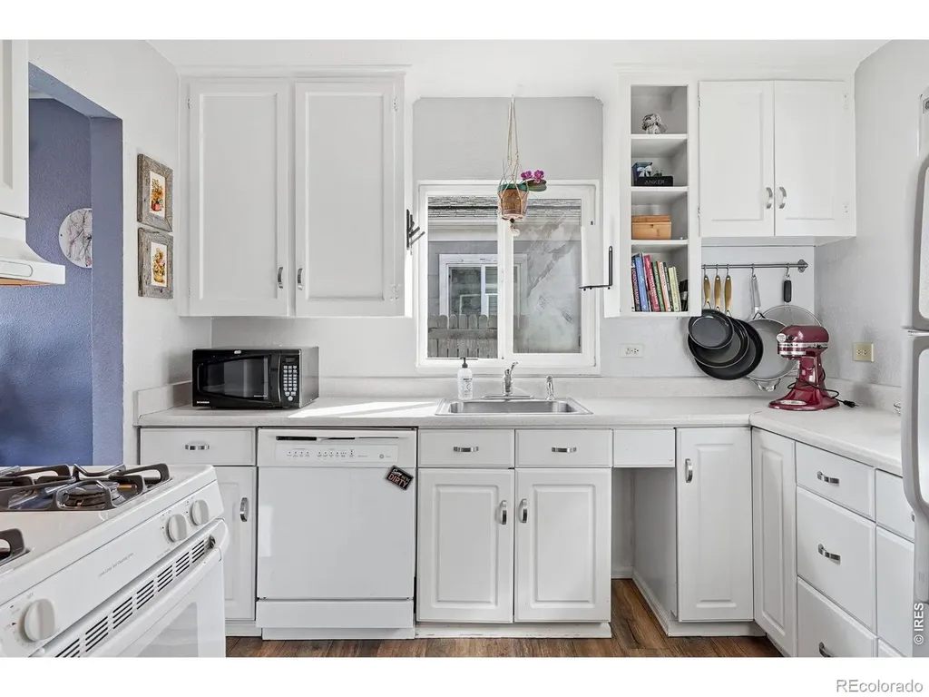 2057 Ironton Street Aurora CO 80010