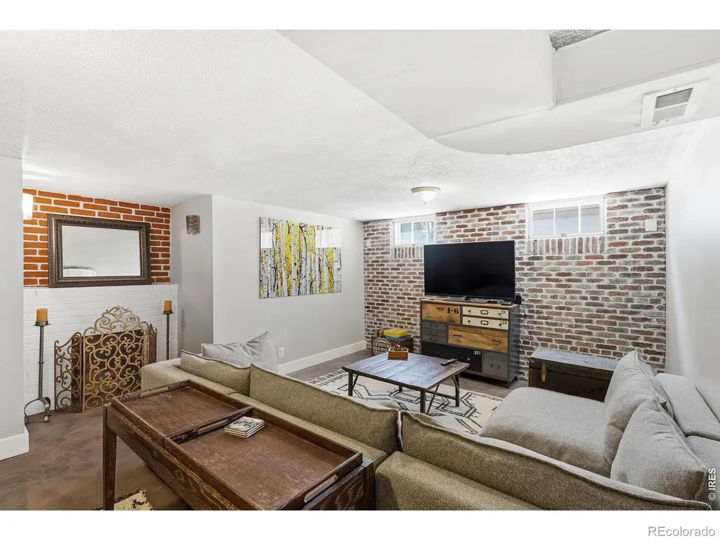 1533 Oneida Street Denver CO 80220
