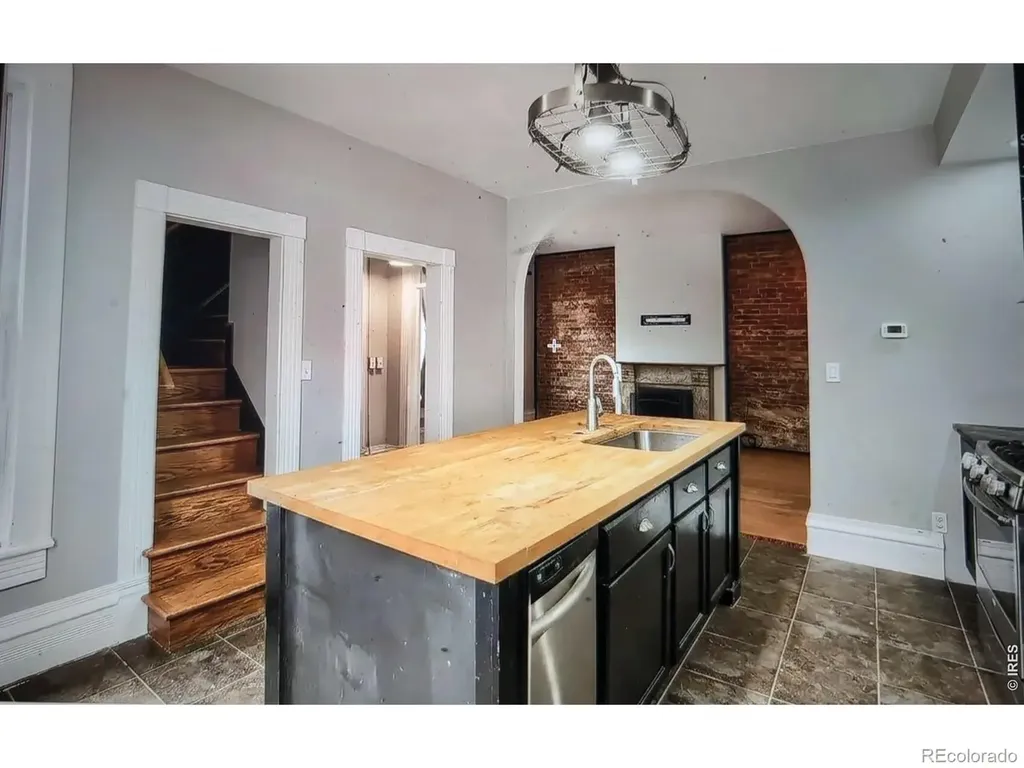 2929 Curtis Street Denver CO 80205