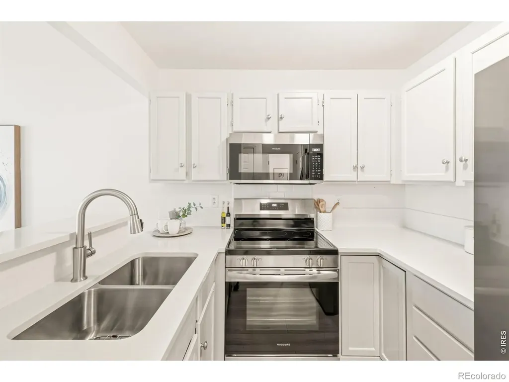 2106 Meadow Court Longmont CO 80501