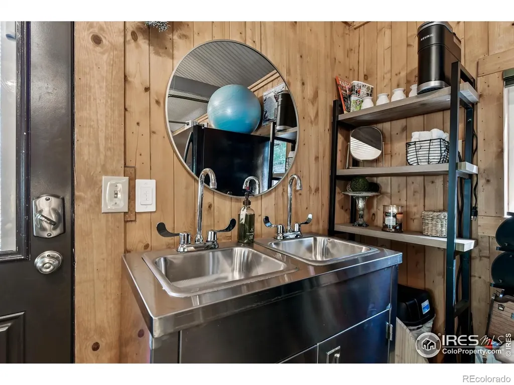 541 Riverside Drive Lyons CO 80540