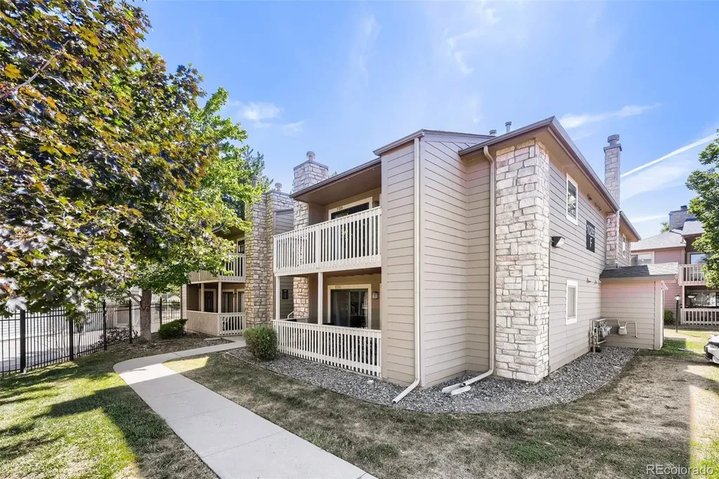 10293 E Peakview Avenue Englewood CO 80111