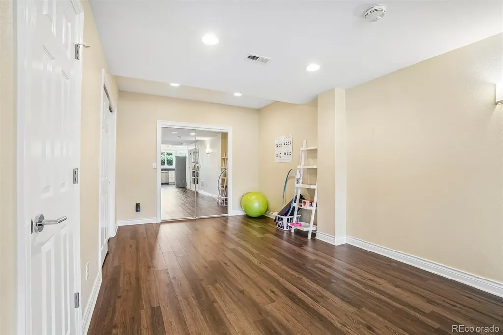 8272 Greenwood Place Longmont CO 80503