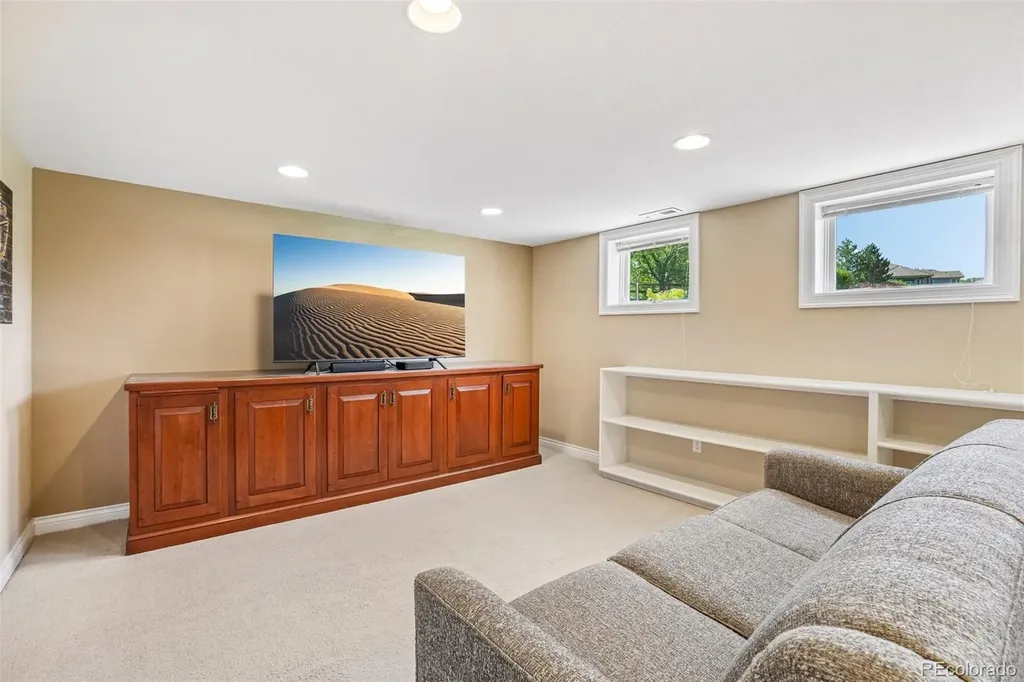 8272 Greenwood Place Longmont CO 80503