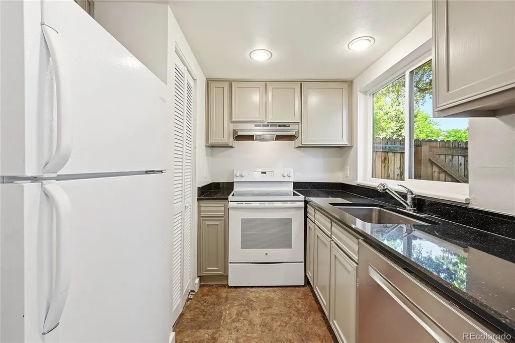 5975 S Willow Way Englewood CO 80111