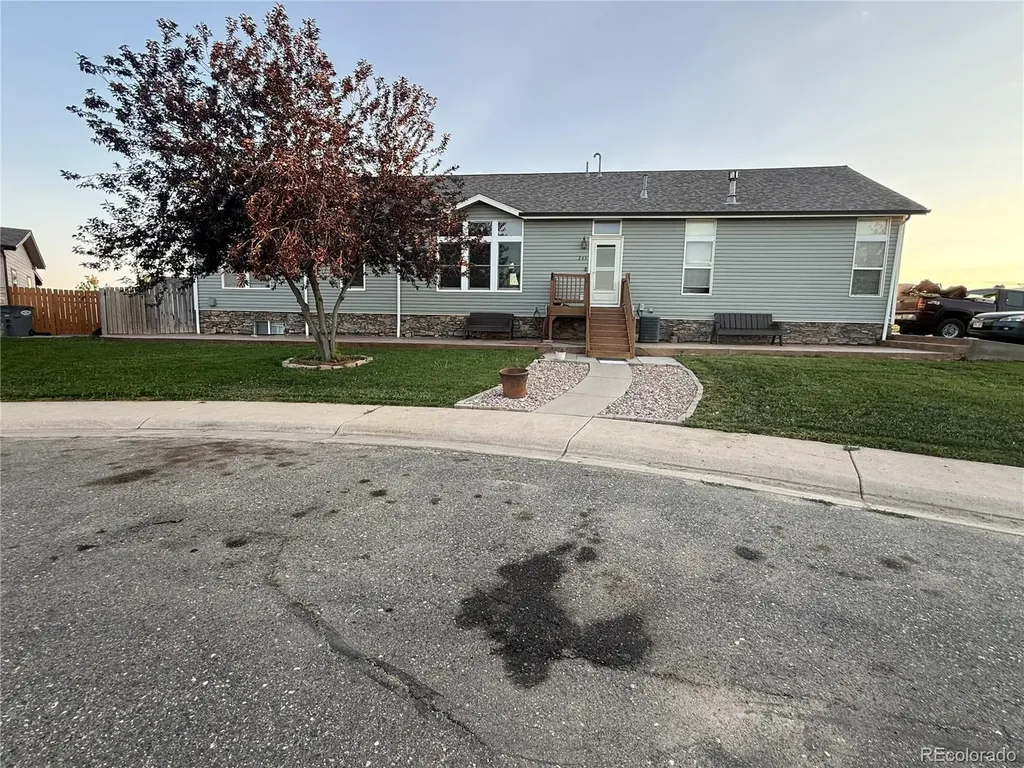 245 W Crawford Avenue Keenesburg CO 80643
