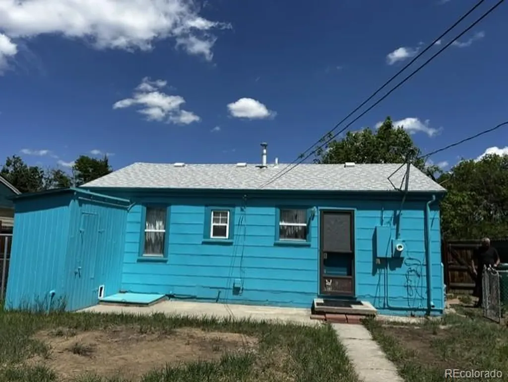 1209 Newark Street Aurora CO 80010