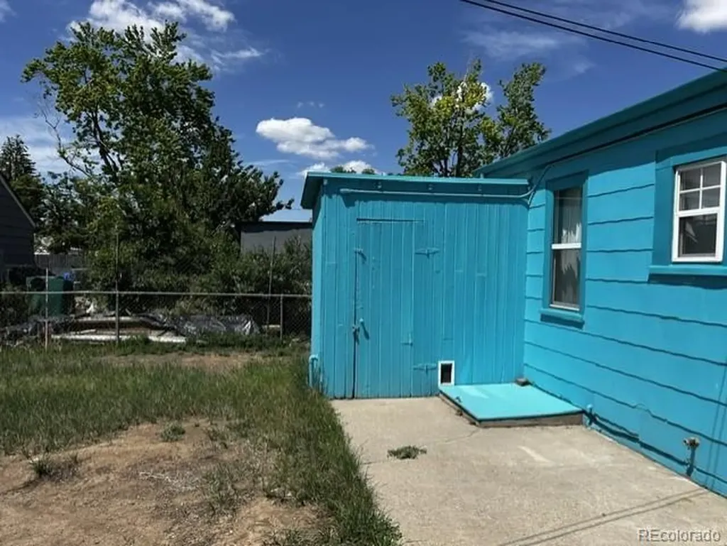 1209 Newark Street Aurora CO 80010