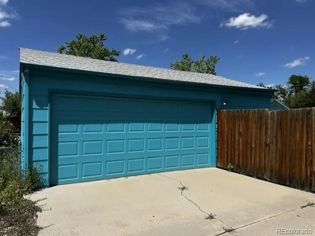 1209 Newark Street Aurora CO 80010
